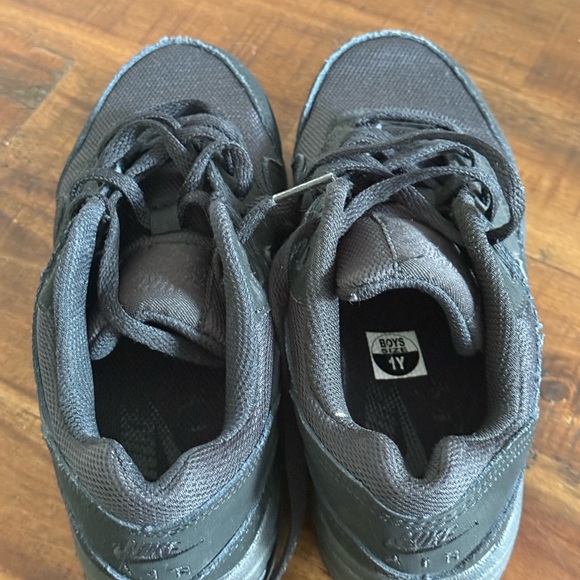 Nike Kids Black Sneakers - Picture 6 of 9